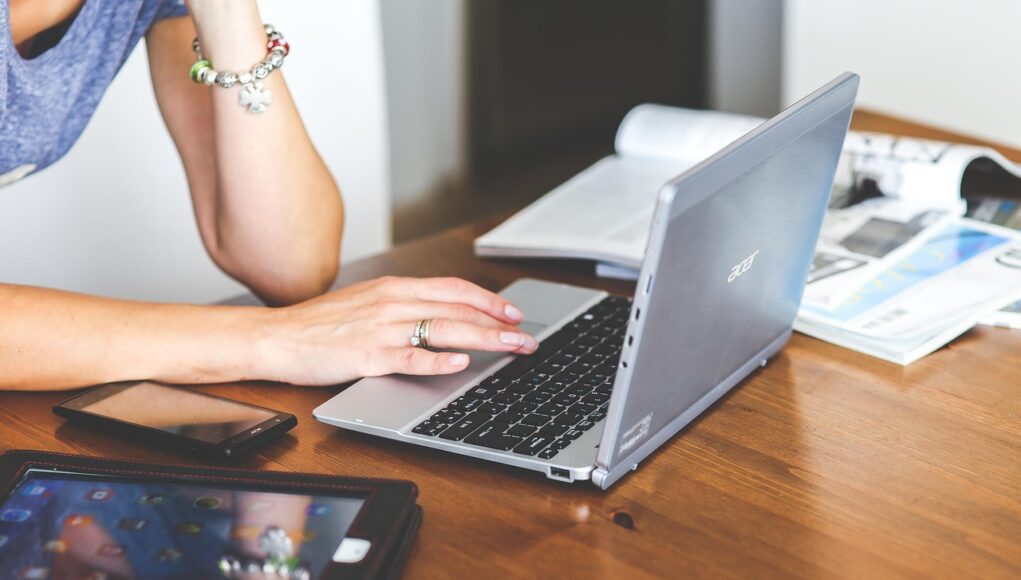 Intelligenza artificiale su smartphone e computer